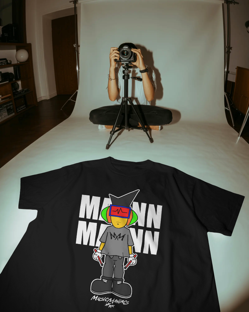 It's Mann Mann Signature Black T-shirt